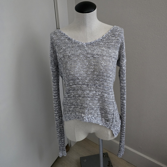 Abercrombie & Fitch Tops - Grey and White Abercrombie & Fitch Loose Knit V-Neck Sweater SZ Med
